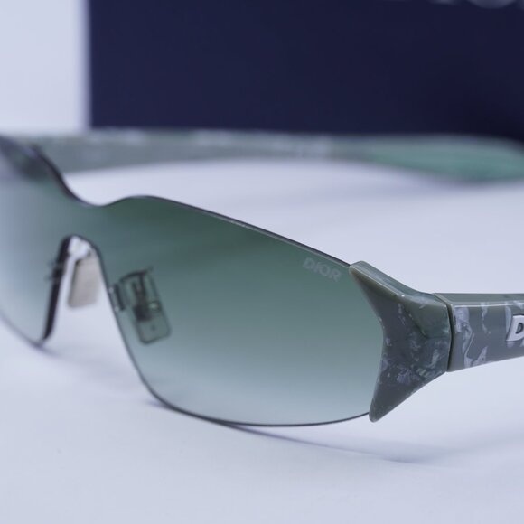 Dior DIORBAY M1U 55C1 Geometric Sunglasses - Green/Green Gradient - Picture 7 of 11
